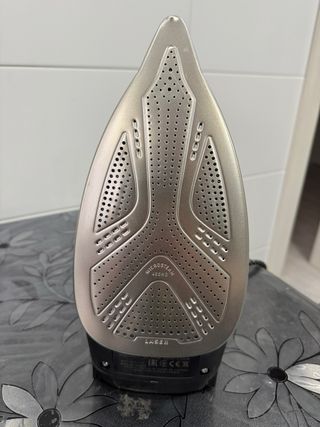 Plancha Rowenta Focus Excel Negra y Dorada