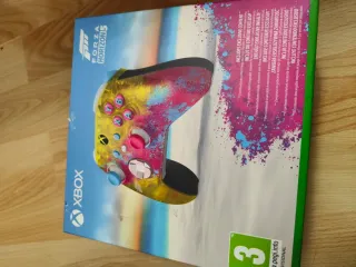 Xbox Series X + 3 Controller Edizione Limitata