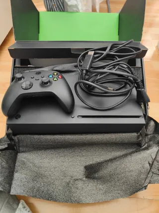 Xbox Series X + 3 Controller Edizione Limitata