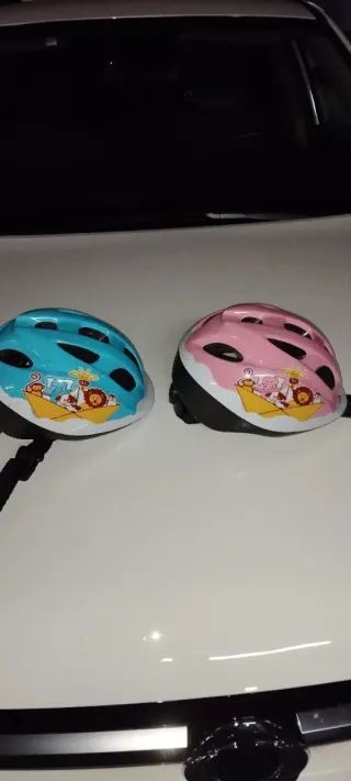 Bicicletas infantil.una roja y otra blanca