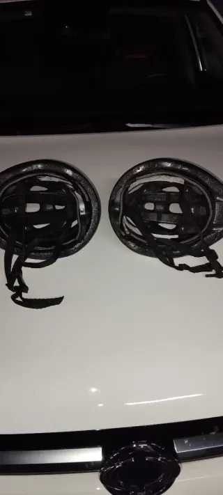 Bicicletas infantil.una roja y otra blanca