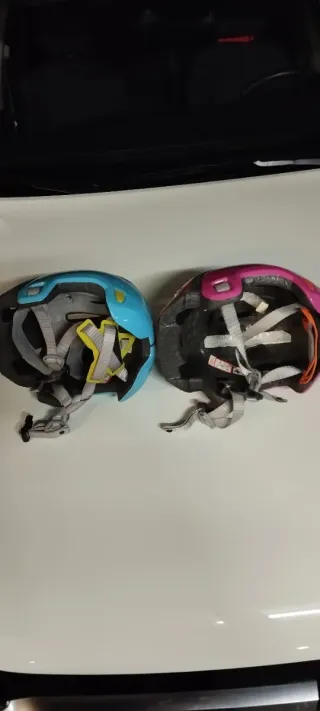 Bicicletas infantil.una roja y otra blanca