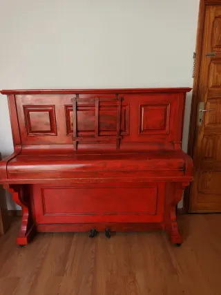 Piano E. Madell London Rojo