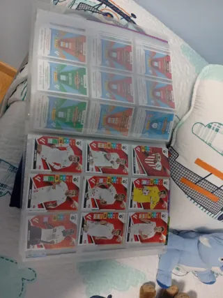 Álbum Adrenalyn 23/24 con cartas