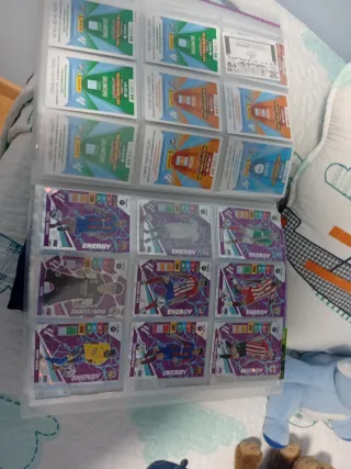 Álbum Adrenalyn 23/24 con cartas