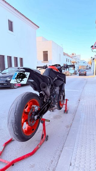 KTM 890 Duke