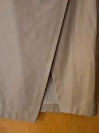 Falda efecto piel beige de Zara