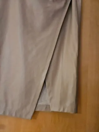 Falda efecto piel beige de Zara