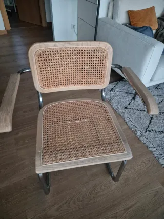 Sillas Cesca con apoyabrazos madera natural