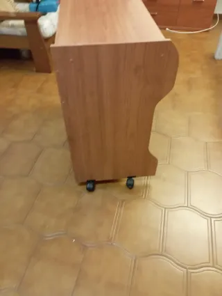 Escritorio ordenador con ruedas