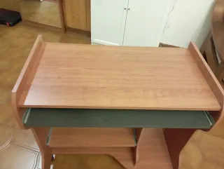 Escritorio ordenador con ruedas