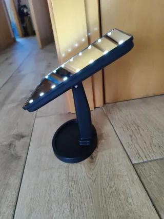 Espejo de maquillaje con luz LED