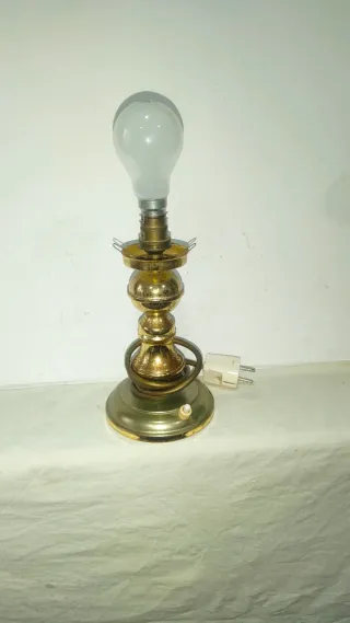 Antigua lámpara de latón inglesa vintage