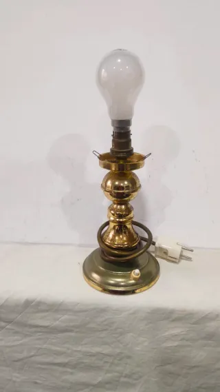 Antigua lámpara de latón inglesa vintage