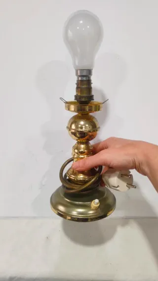 Antigua lámpara de latón inglesa vintage