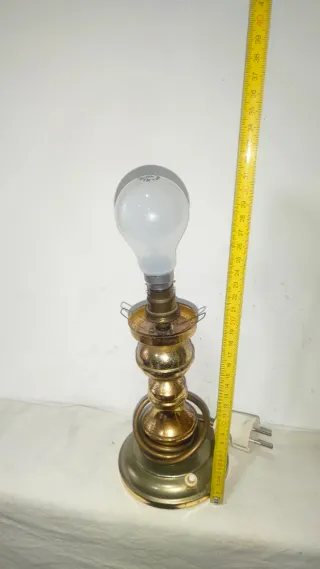 Antigua lámpara de latón inglesa vintage