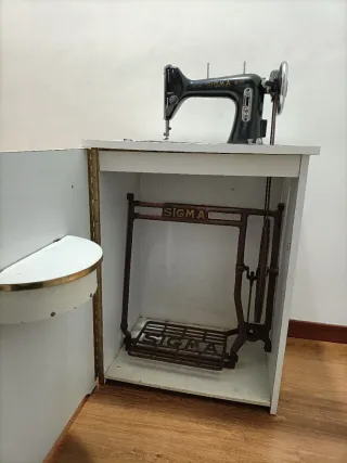 Máquina de coser Sigma antigua