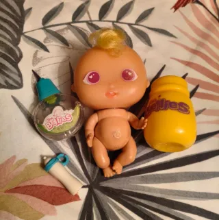 Muñeca Bellies con accesorios