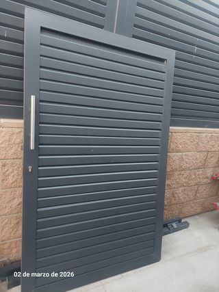 Puerta Aluminio Negra 110x175 Nueva