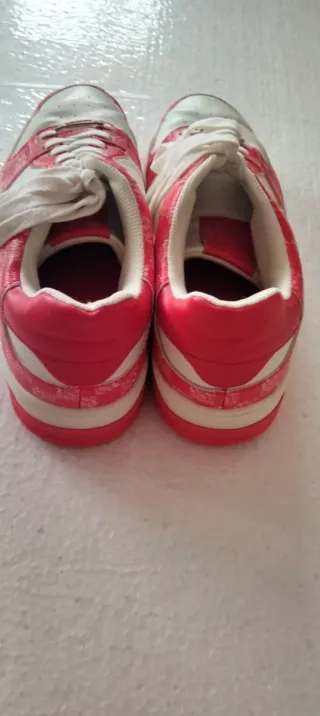 Zapatillas Bershka Rojas y Blancas