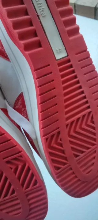 Zapatillas Bershka Rojas y Blancas