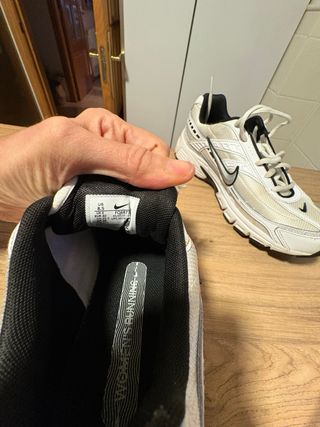 Zapatillas Nike Initiator Blancas y Plateadas