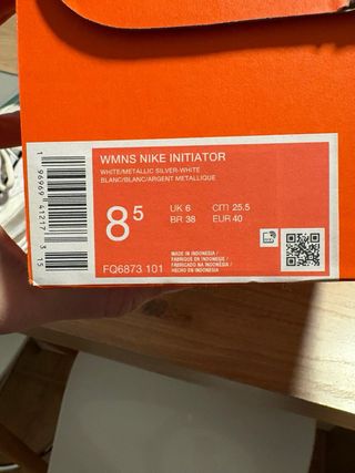 Zapatillas Nike Initiator Blancas y Plateadas