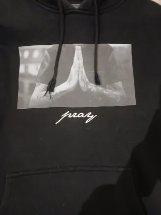 Sudadera con capucha negra