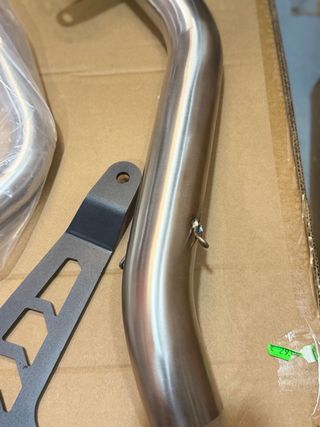 Línea de escape moto 3 cilindros