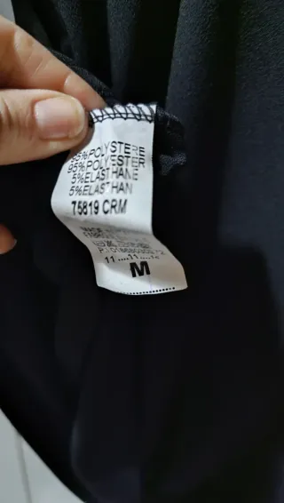 Abito elegante nero con fiocco