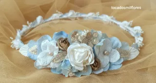 Corona comunión flores azul y blanco