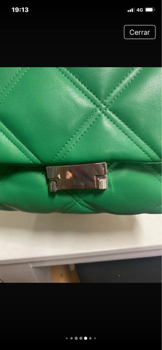 Bolso Stradivarius verde acolchado