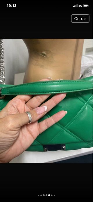 Bolso Stradivarius verde acolchado