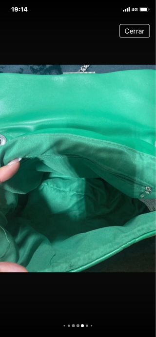 Bolso Stradivarius verde acolchado
