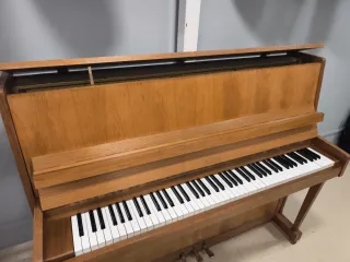 Piano Petrof