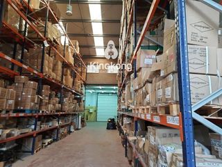 Nave industrial en venta en Loeches