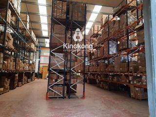 Nave industrial en venta en Loeches