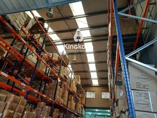 Nave industrial en venta en Loeches