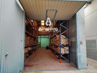 Nave industrial en venta en Loeches