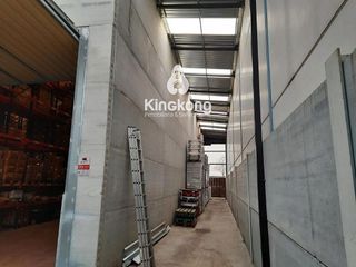 Nave industrial en venta en Loeches