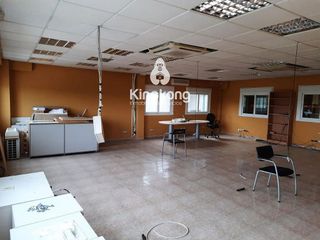 Nave industrial en venta en Loeches