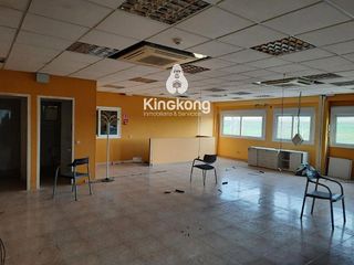 Nave industrial en venta en Loeches