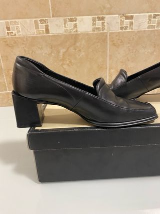 Zapatos negros tacón cuadrado