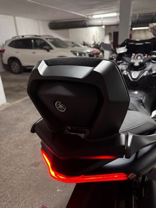 Yamaha T-MAX Tech MAX 2023 Negra