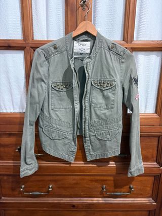 Cazadora ONLY verde militar