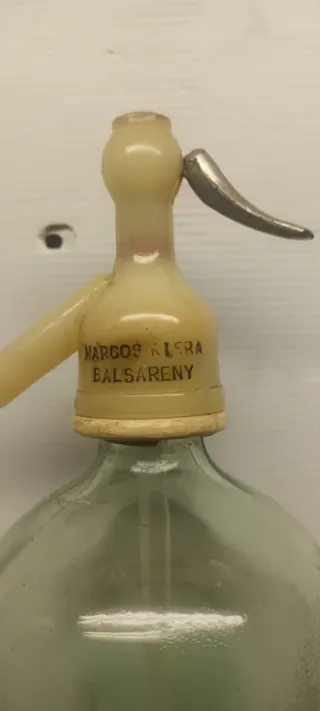 Sifón antiguo de vidrio verde