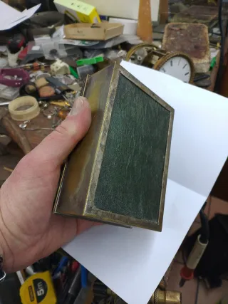 Caja de latón antigua decorada