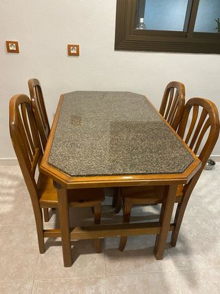 Mesa de cocina y 4 sillas madera