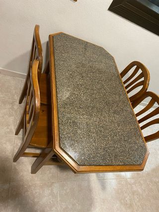 Mesa de cocina y 4 sillas madera