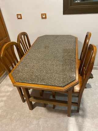 Mesa de cocina y 4 sillas madera